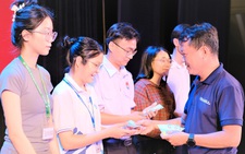 Bồi hồi ăn Tết xa quê