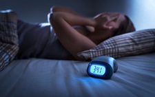Không chờ đến lúc quá mệt mới đi ngủ, nhưng làm sao để ngủ ngon hơn?
