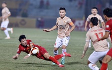 HLV Kiatisak muốn biến Quang Hải thành trợ lý chuyên môn