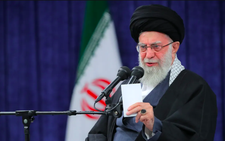 Lãnh tụ tối cao bị Facebook xóa tài khoản, Iran nổi giận