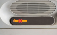 Xử phạt hành khách hút thuốc trong nhà vệ sinh máy bay
