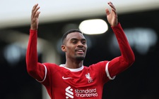 Liverpool trở lại mạch thắng, tạm vượt mặt Man City