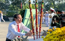 Lãnh đạo TP.HCM dâng hương Chủ tịch Hồ Chí Minh, các anh hùng liệt sĩ