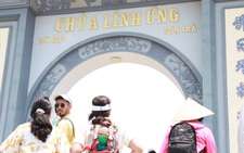 Chùa Linh Ứng Đà Nẵng vắng hoe dịp lễ, chỉ lác đác khách nước ngoài