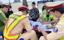 Xử lý nhóm thanh niên đi xe độ gây huyên náo ở tháp Nghinh Phong