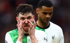 Hòa Man United, Liverpool mất ngôi đầu bảng vào tay Arsenal
