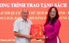 Ban Tuyên giáo Thành ủy TP.HCM tiếp nhận 2 quyển sách quý về Bác Hồ