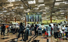 Du khách đến Singapore có thể dùng làn tự động để nhập cảnh