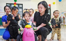 Cô giáo cắm bản trên đỉnh mù sương