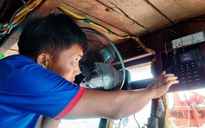 Mạng viễn thông chập chờn, ngư dân 'hồn treo cột buồm'