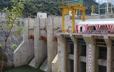 Dùng nước khi chưa có giấy phép để phát điện, một công ty bị phạt và nộp lại hơn 400 triệu đồng
