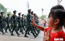 Hàng vạn người dân Điện Biên vẫy chào đoàn diễu binh, diễu hành 70 năm Chiến thắng Điện Biên Phủ