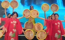 Những người nông dân Cần Giờ đoạt giải nhất Tiếng hát trên vành đai xanh