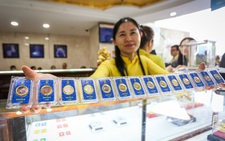 Giá vàng nhẫn tăng mạnh, USD tự do tiến sát mốc 26.000 đồng