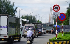 Tai nạn khiến 2 người gãy chân trên cầu Rạch Miễu, kẹt xe từ sáng đến trưa