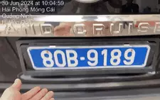 Phát hiện xe Land Cruiser lắp biển xanh giả vì xe thật đang đậu mà vẫn báo trừ phí cầu đường