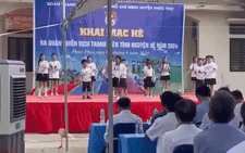 Nguyên nhân vụ gạch vữa sập xuống sân khấu làm 6 trẻ bị thương ở Hà Nội