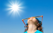 Tắm nắng bổ sung vitamin D, bao lâu là đủ?
