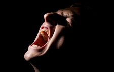 Căng thẳng quá thì hãy hét lên