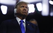 Ông Trump đòi Đài Loan trả Mỹ tiền hỗ trợ phòng vệ, cổ phiếu TSMC lao dốc
