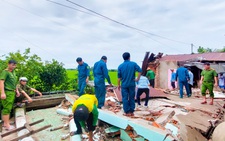 Mưa dông làm sạt lở đá núi, chìm ghe tàu và sập nhà ở Kiên Giang