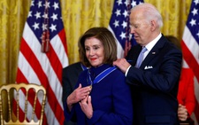 Báo Mỹ: Bà Pelosi đứng sau quyết định từ bỏ tranh cử của ông Biden