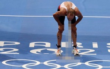 Vận động viên Canada nôn 10 lần sau khi bơi trên sông Seine ở Olympic 2024