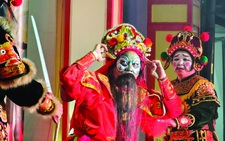 Để văn hóa không là 