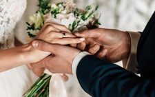Thách thức dân số khi người trẻ kết hôn muộn và người càng giàu càng sinh ít con
