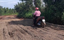 Xới tung đường rồi dừng thi công cả năm, chờ ban hành giá đất để bồi thường