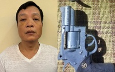 Nổ súng bắn mặt đường dọa 2 người trong quán phở vì cho rằng 'nhìn đểu'