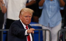 Tin tức thế giới 8-8: Ông Biden lo có 'đổ máu' nếu ông Trump thua; Houthi tấn công 2 tàu chiến Mỹ
