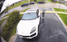 Hỏi mua Porsche Cayenne, lái thử rồi cho xe chạy luôn