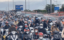 Làm đường trên cao để giảm kẹt xe ở TP.HCM