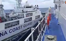 Philippines nói sẽ không cho Trung Quốc kéo tàu khỏi Biển Đông