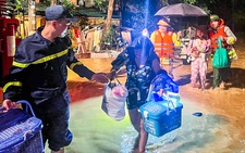 Lũ sông Hồng dâng cao, dân Yên Bái chạy lụt trong đêm