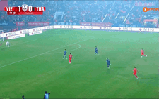Video: Xuân Son solo đẳng cấp từ giữa sân lập cú đúp trước Thái Lan
