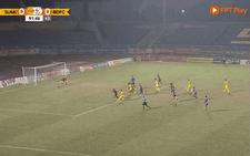 Video: Bàn thắng phút bù giờ mang về chiến thắng đầu tiên cho Sông Lam Nghệ An sau 11 vòng V-League