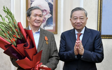 Tổng Bí thư Tô Lâm trao Huân chương Hồ Chí Minh tặng nguyên Thường trực Ban Bí thư Đinh Thế Huynh