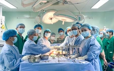 Đưa kỹ thuật ghép thận về miền Tây