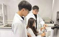 Battery from coffee grounds: When Vietnamese economics students build green technology