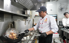 Vietnam Phở Festival in Singapore draws over 15,000 visitors on opening day
