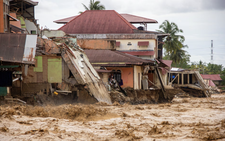 Rescuers step up recovery operations as Southeast Asia flood deaths reach 321
