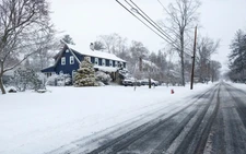 Winter Storm Ezra snarls US travel as meteorologists warn of 'bomb cyclone'