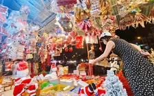 Christmas decoration sales in Ho Chi Minh City slump after storms, floods