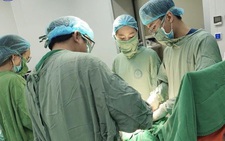 Cứu sản phụ người nước ngoài vỡ tử cung, một phần thai nhi đã thoát ra ngoài