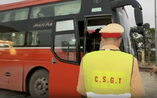 'Nhồi' 56 người trên ô tô 46 chỗ, tài xế và chủ xe khách bị phạt 102 triệu đồng