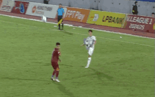 Video: Vừa nhận quả bóng vàng, Tiến Linh lập ngay kiến tạo đẳng cấp