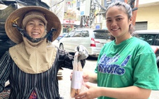Bánh mì ‘treo’ ở Đà Nẵng nghe ngồ ngộ mà xúc động khi biết lý do