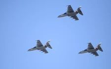 Trực thăng, Yak-130 và Su-30MK2 bay tập luyện trên bầu trời trung tâm TP.HCM